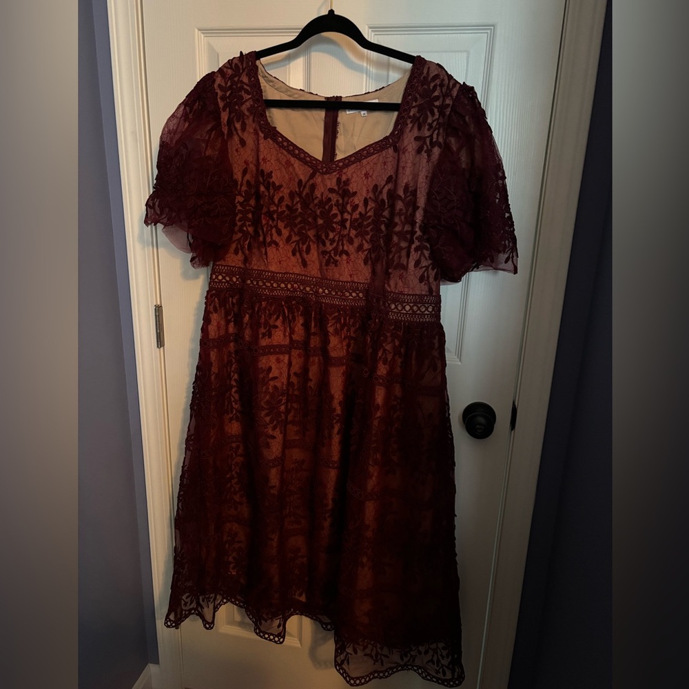 Women’s Burgundy Lace Midi Dress Wedding Guest